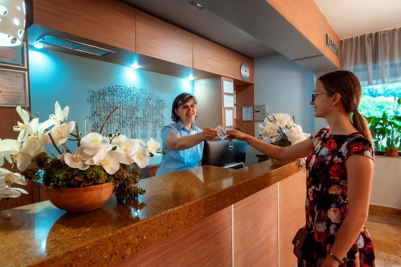 Hotel Tisa Бэи­ле-Олэ­неш­ти Экстерьер фото