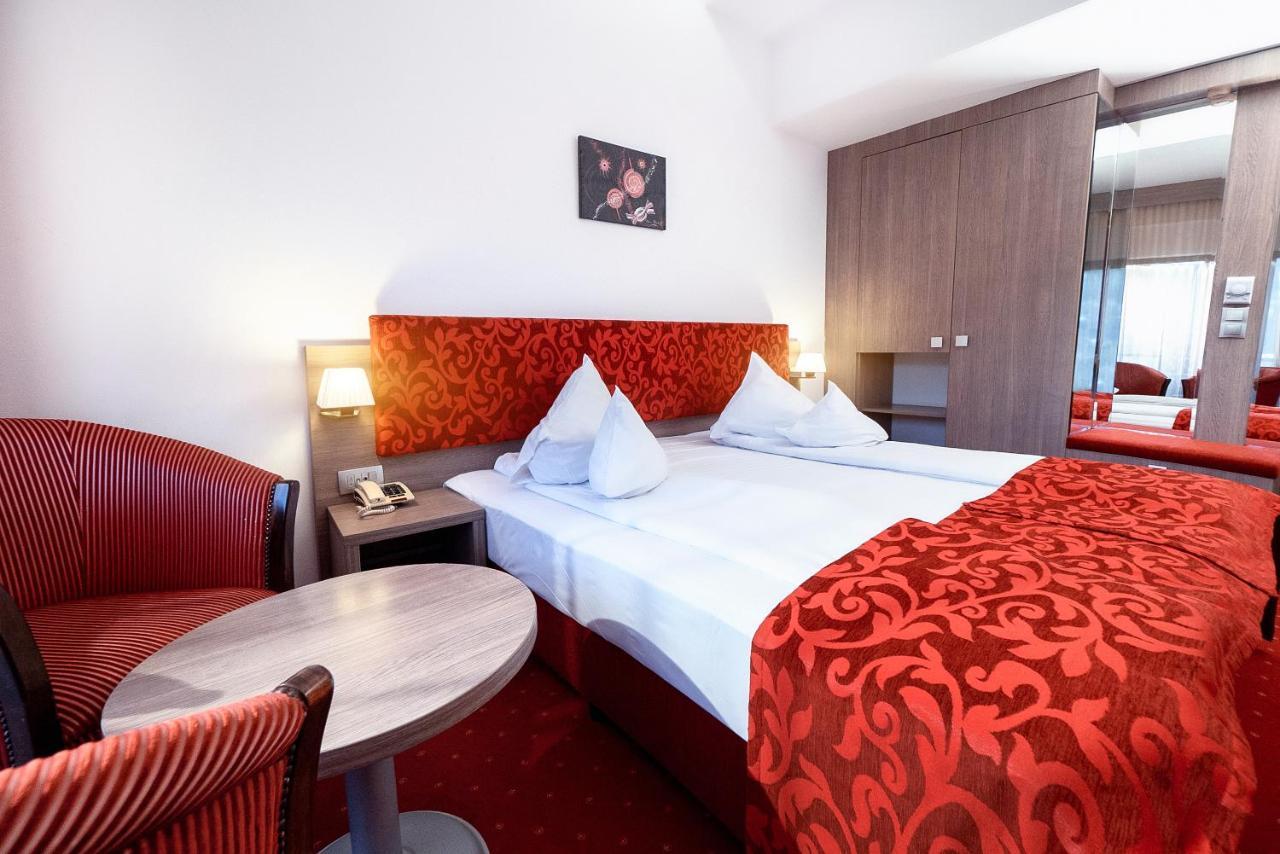 Hotel Tisa Бэи­ле-Олэ­неш­ти Экстерьер фото