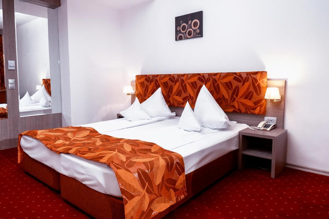 Hotel Tisa Бэи­ле-Олэ­неш­ти Экстерьер фото