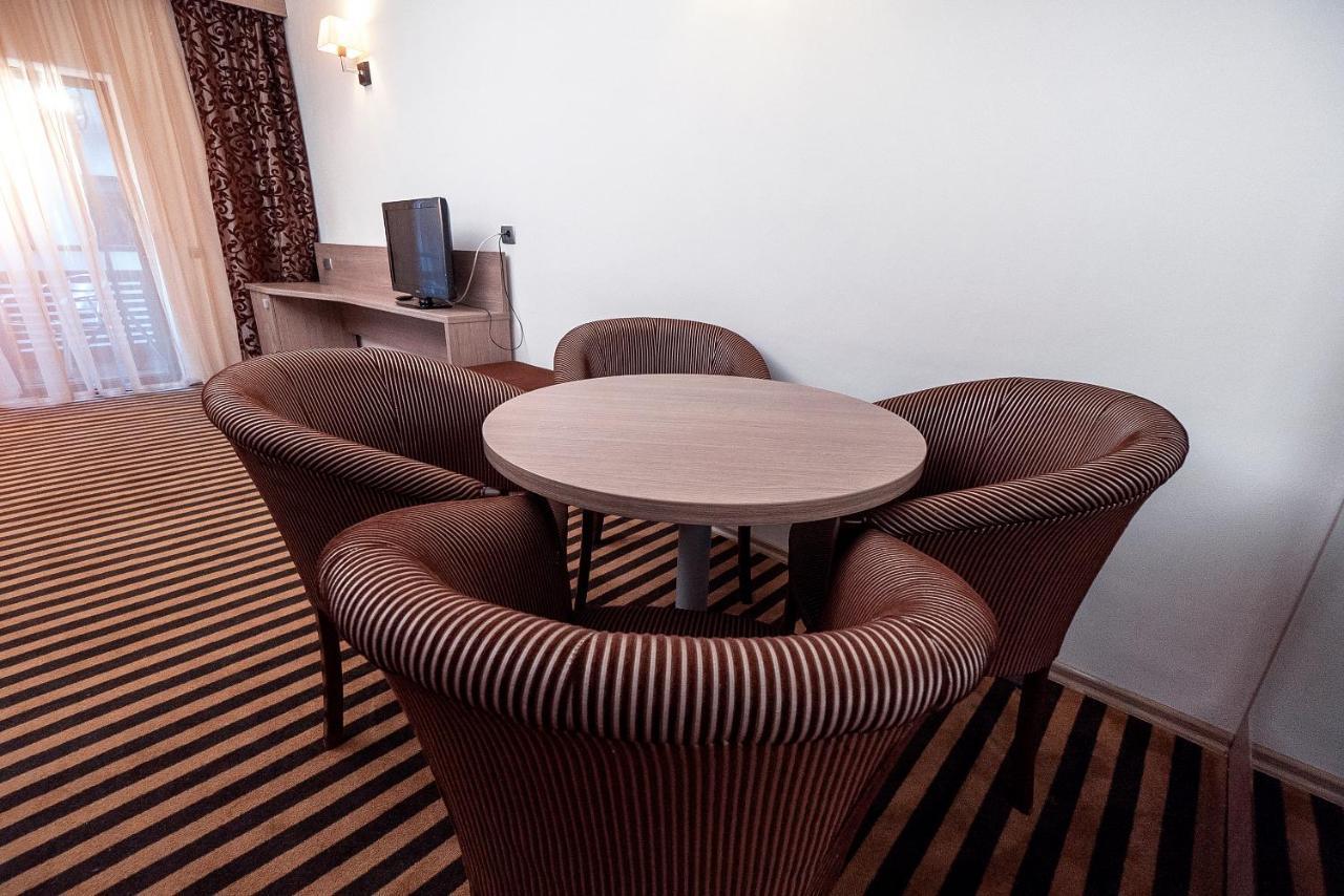 Hotel Tisa Бэи­ле-Олэ­неш­ти Экстерьер фото