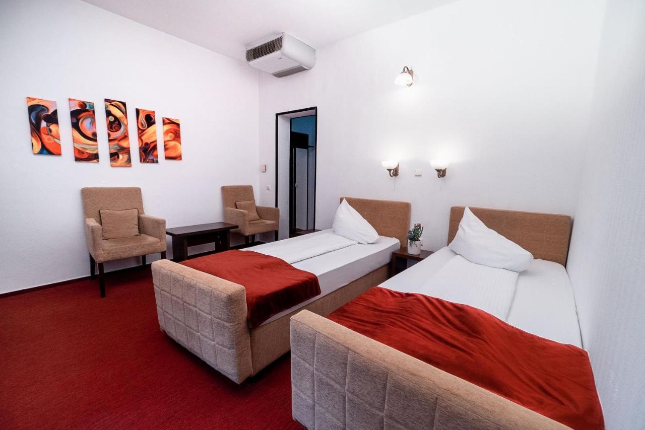 Hotel Tisa Бэи­ле-Олэ­неш­ти Экстерьер фото