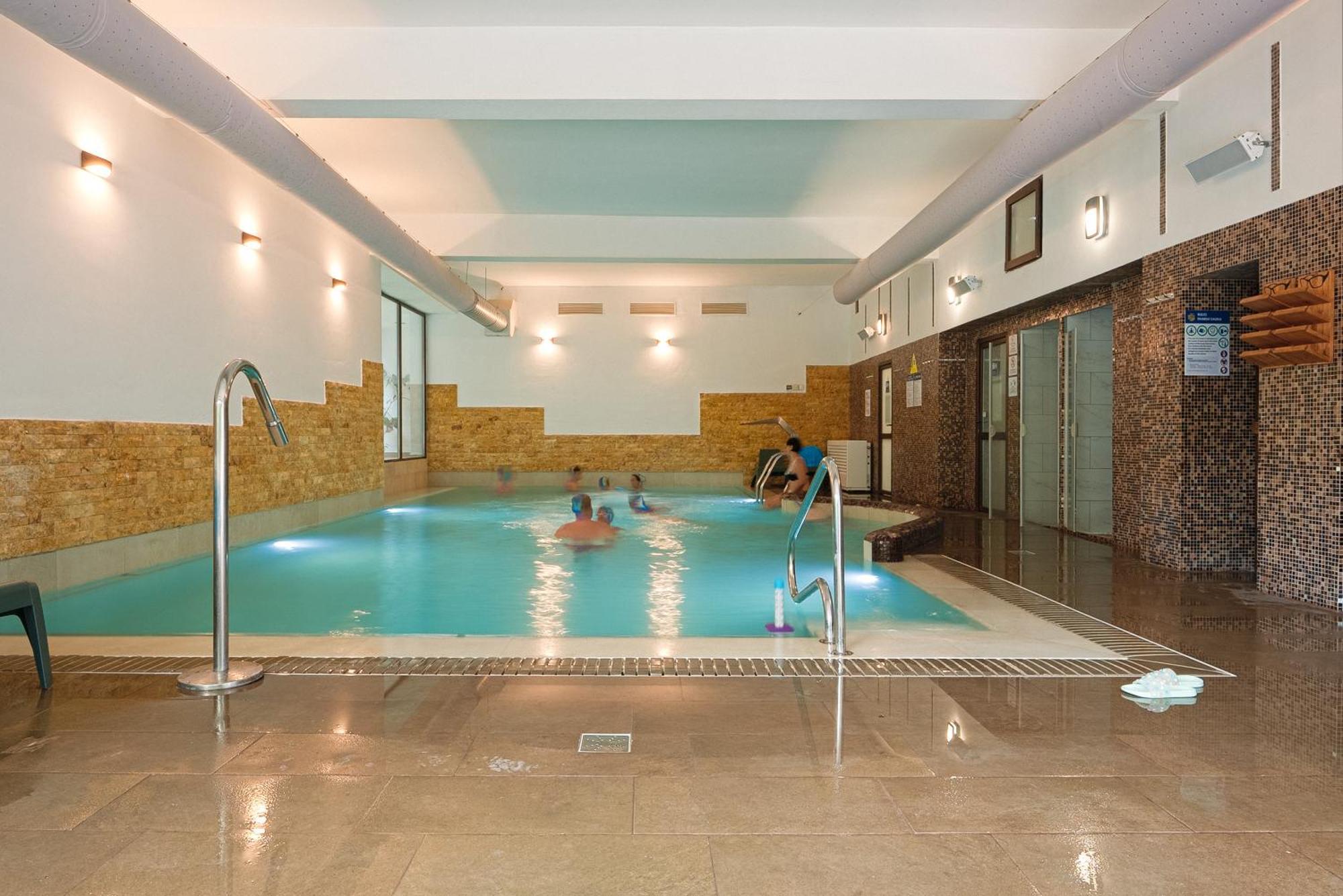 Hotel Tisa Бэи­ле-Олэ­неш­ти Экстерьер фото