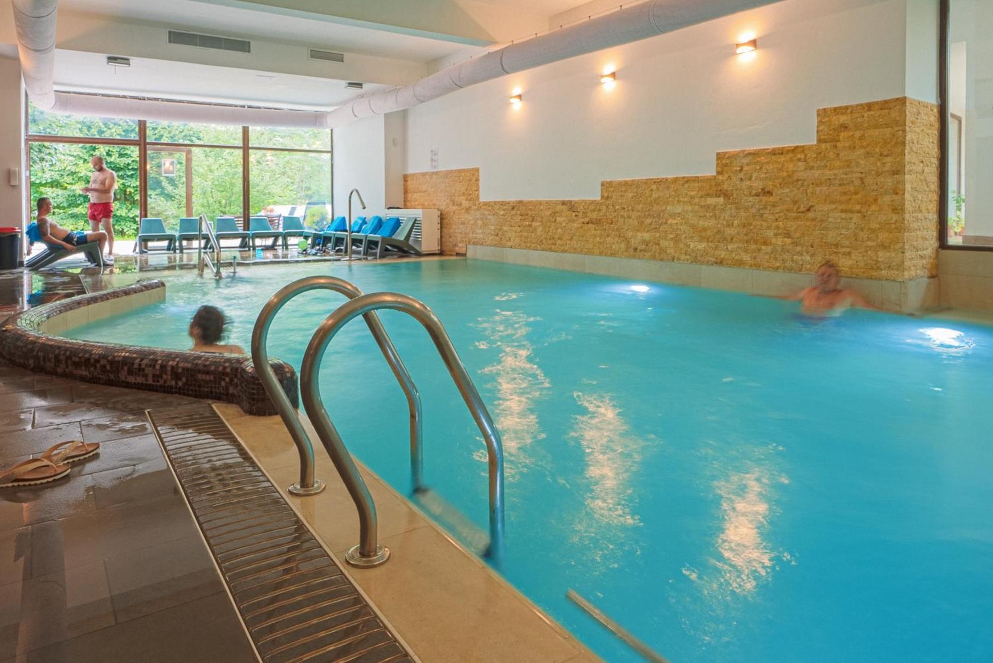 Hotel Tisa Бэи­ле-Олэ­неш­ти Экстерьер фото