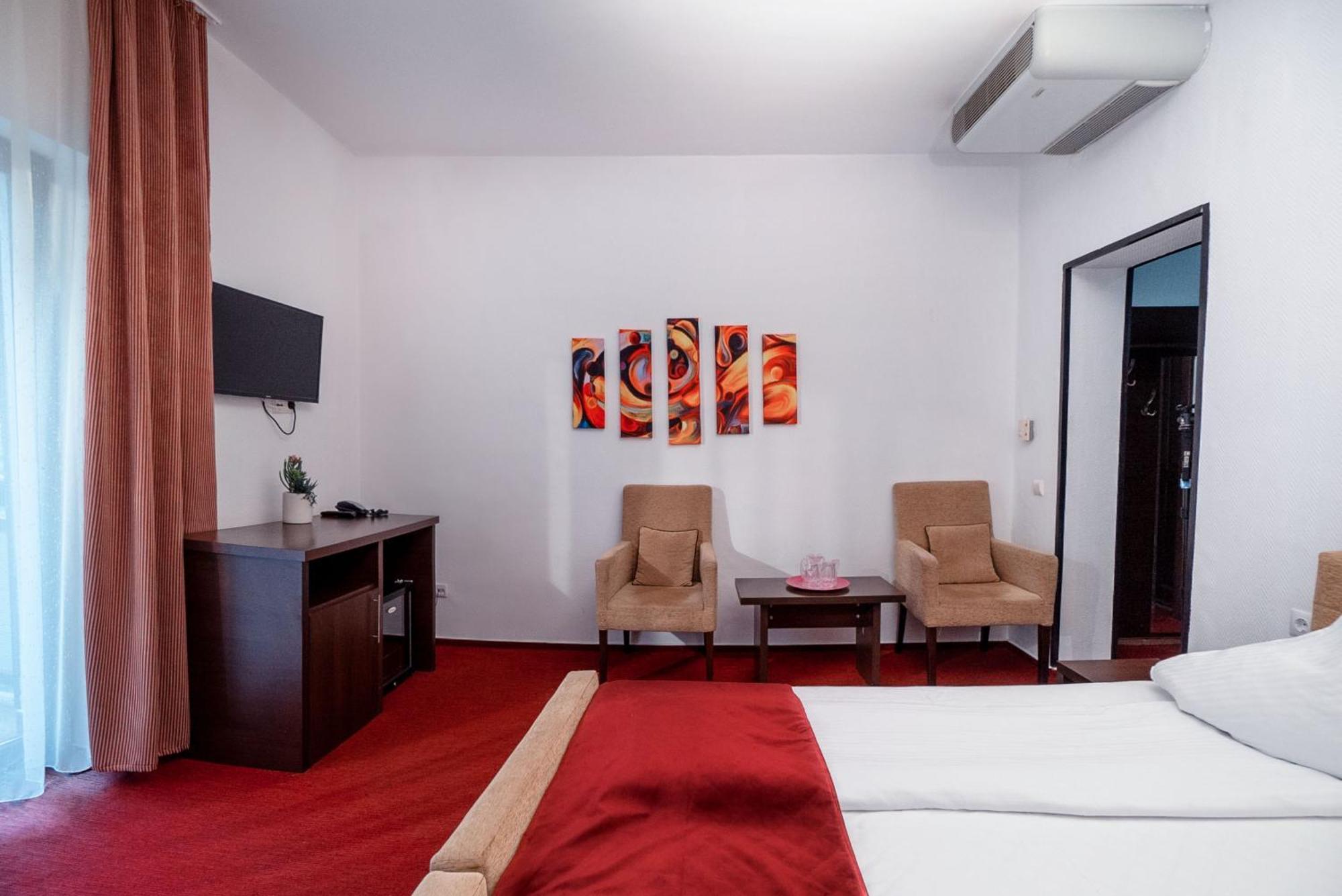 Hotel Tisa Бэи­ле-Олэ­неш­ти Экстерьер фото
