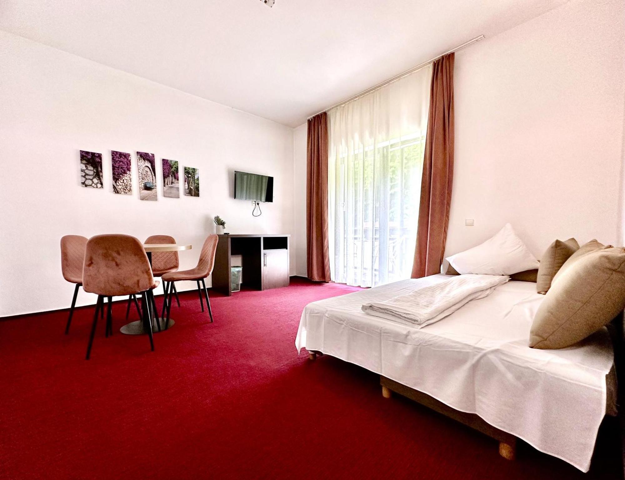 Hotel Tisa Бэи­ле-Олэ­неш­ти Экстерьер фото