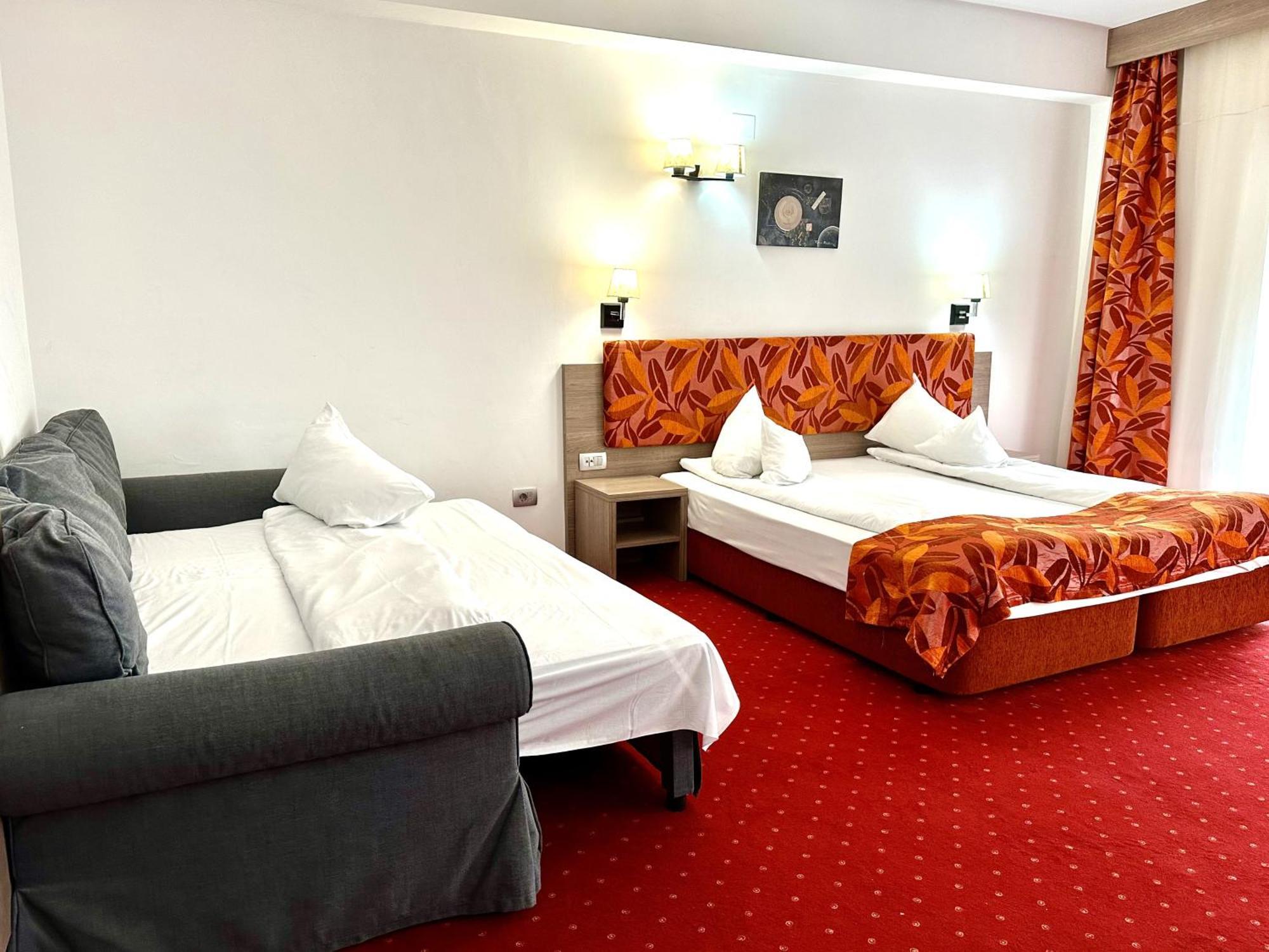 Hotel Tisa Бэи­ле-Олэ­неш­ти Экстерьер фото