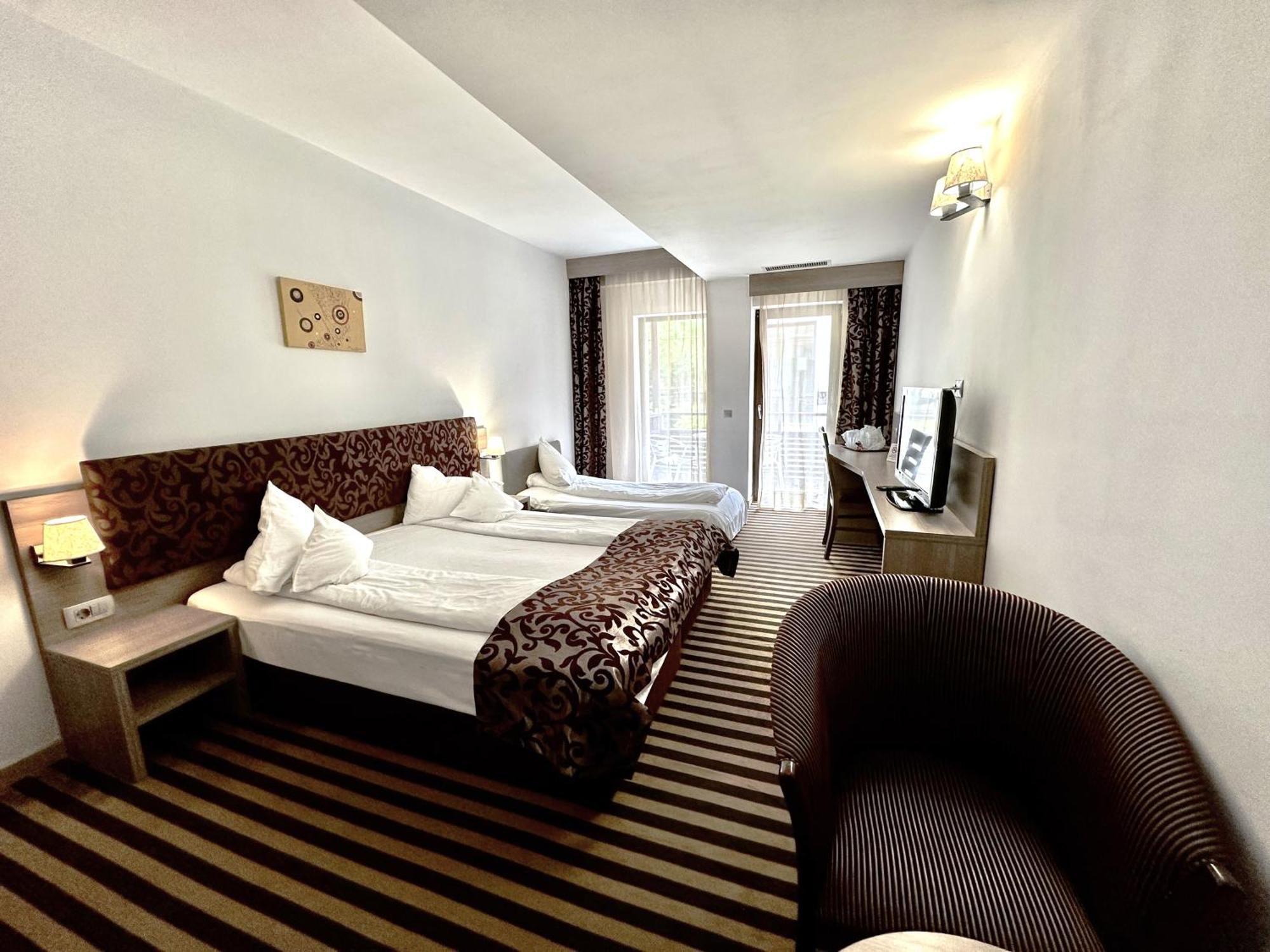 Hotel Tisa Бэи­ле-Олэ­неш­ти Экстерьер фото
