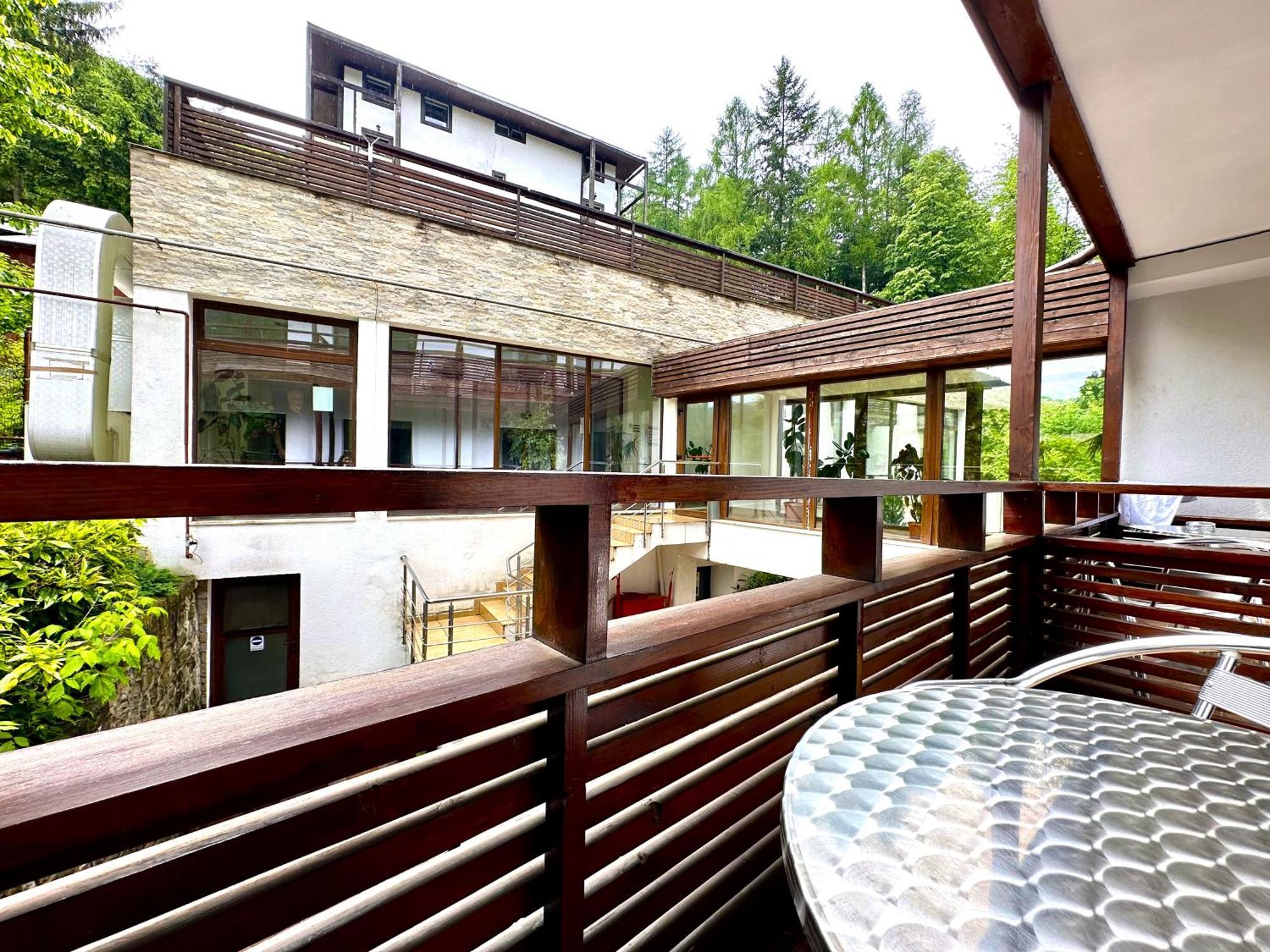 Hotel Tisa Бэи­ле-Олэ­неш­ти Экстерьер фото