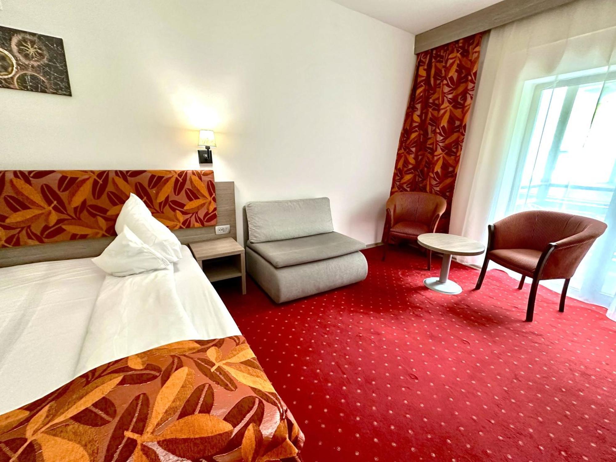 Hotel Tisa Бэи­ле-Олэ­неш­ти Экстерьер фото