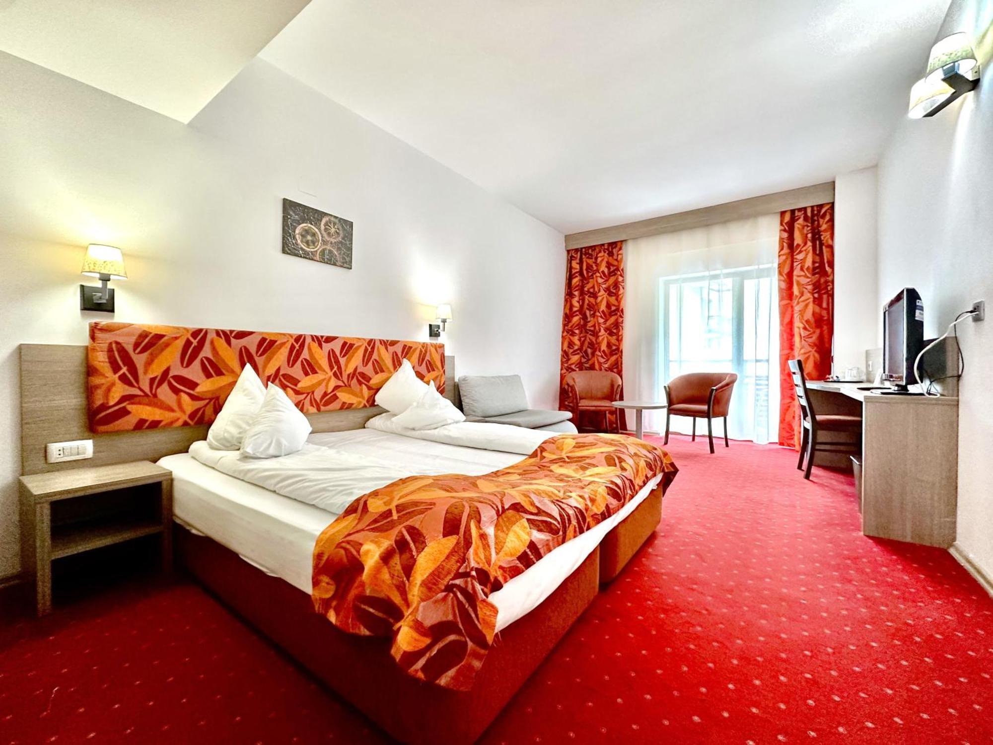 Hotel Tisa Бэи­ле-Олэ­неш­ти Экстерьер фото