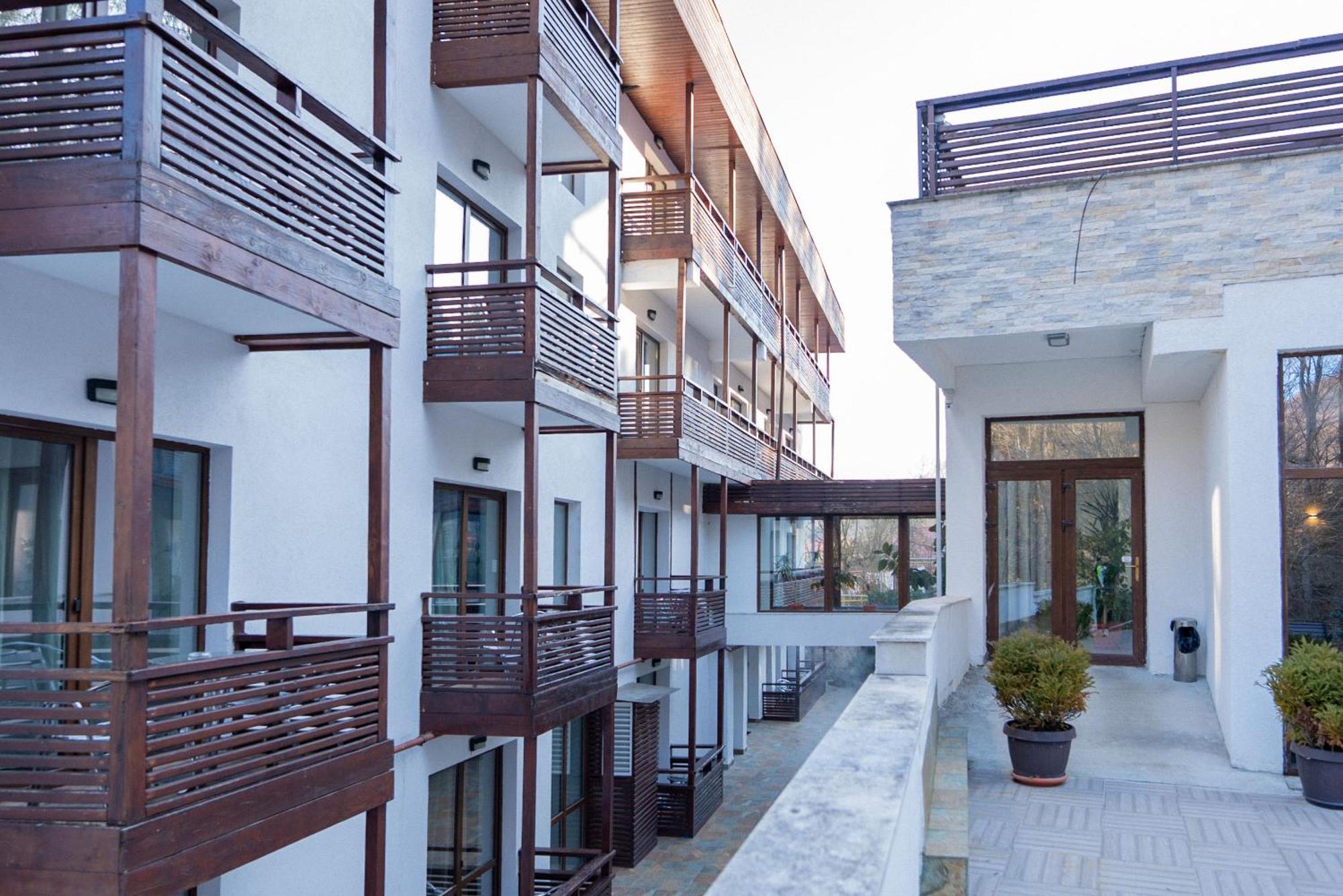 Hotel Tisa Бэи­ле-Олэ­неш­ти Экстерьер фото