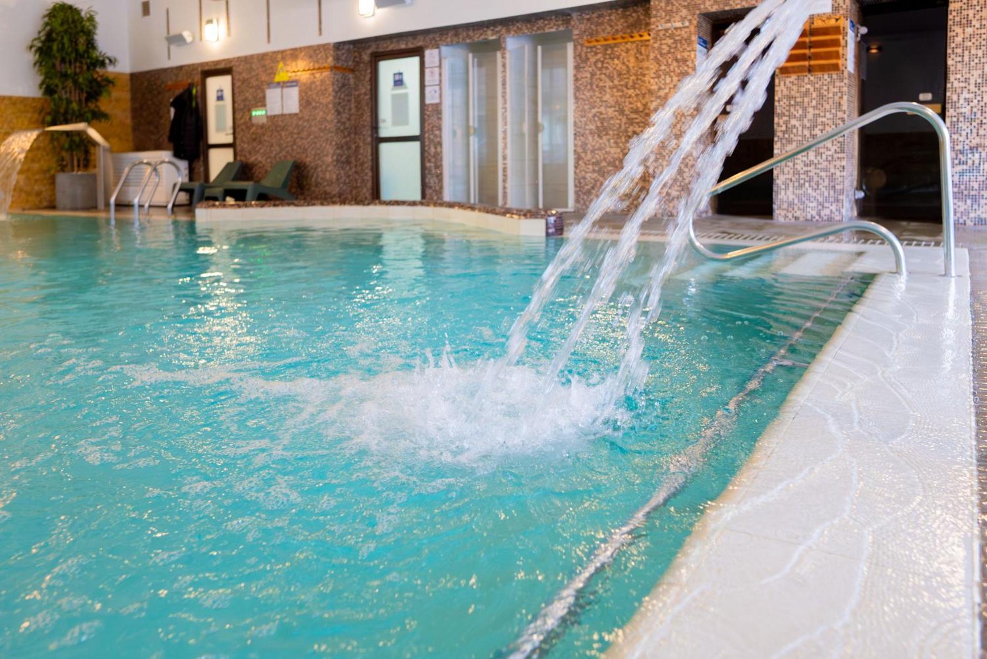 Hotel Tisa Бэи­ле-Олэ­неш­ти Экстерьер фото