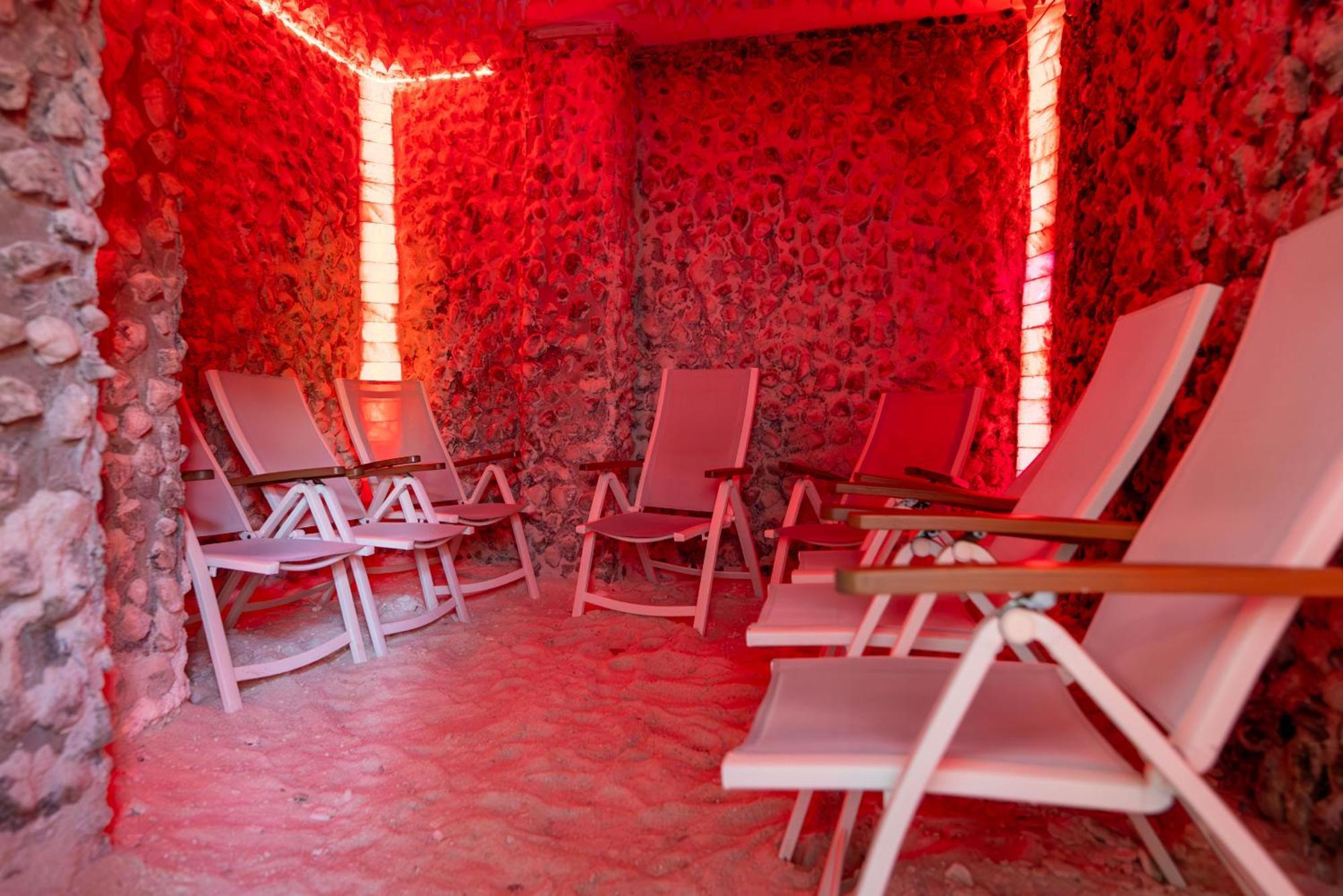 Hotel Tisa Бэи­ле-Олэ­неш­ти Экстерьер фото