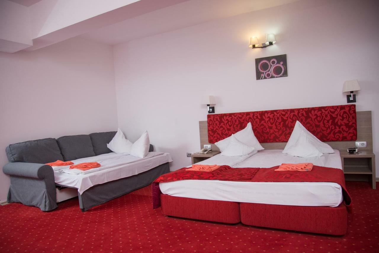 Hotel Tisa Бэи­ле-Олэ­неш­ти Экстерьер фото